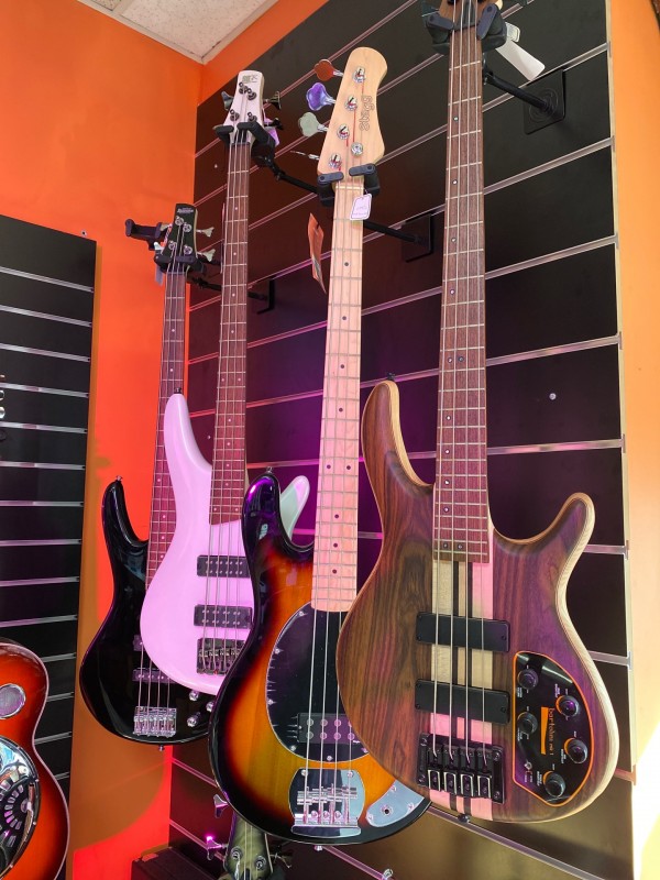 Guitares et Basse disponible en livraison gratuite