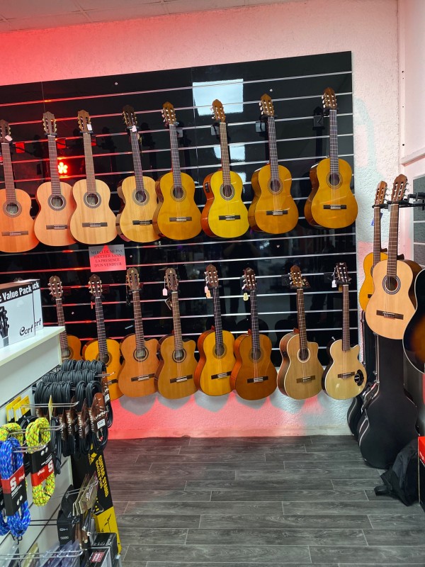 Guitares et Basse disponible en livraison gratuite