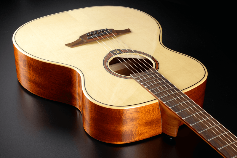LÂG Tramontane 88 : découvrez une gamme de guitares folk élégantes, inspirantes et vraiment agréables à jouer