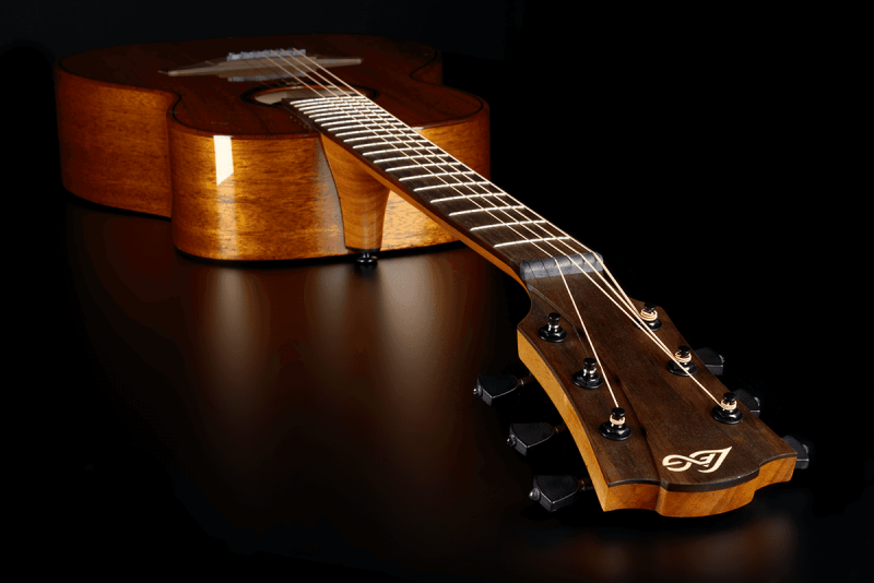 Guitares folk LÂG Tramontane 98 : découvrez une série haut de gamme pleine de caractère