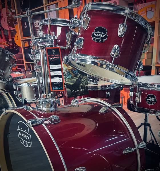 Découvrez nos batteries et percussions chez Micky Alan Diffusion, notre boutique de musique à Avignon.