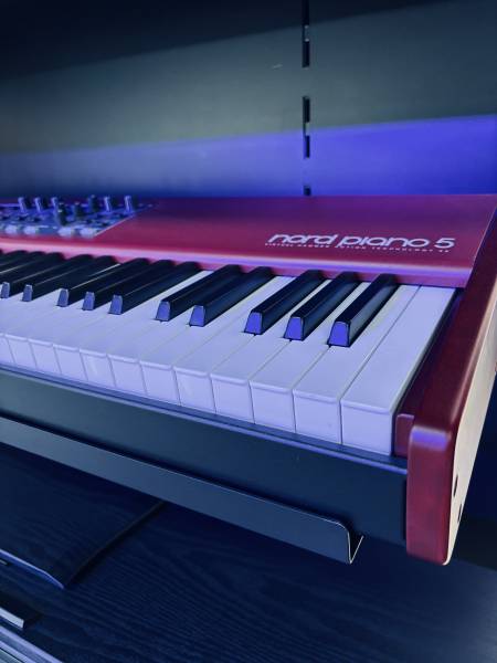 Vous recherchez un Clavier arrangeur / clavier de scène ?