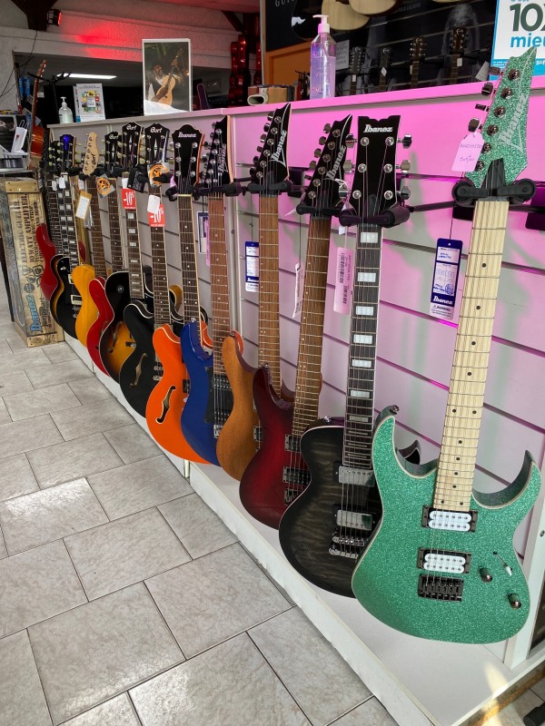 Guitares et Basse disponible en livraison gratuite