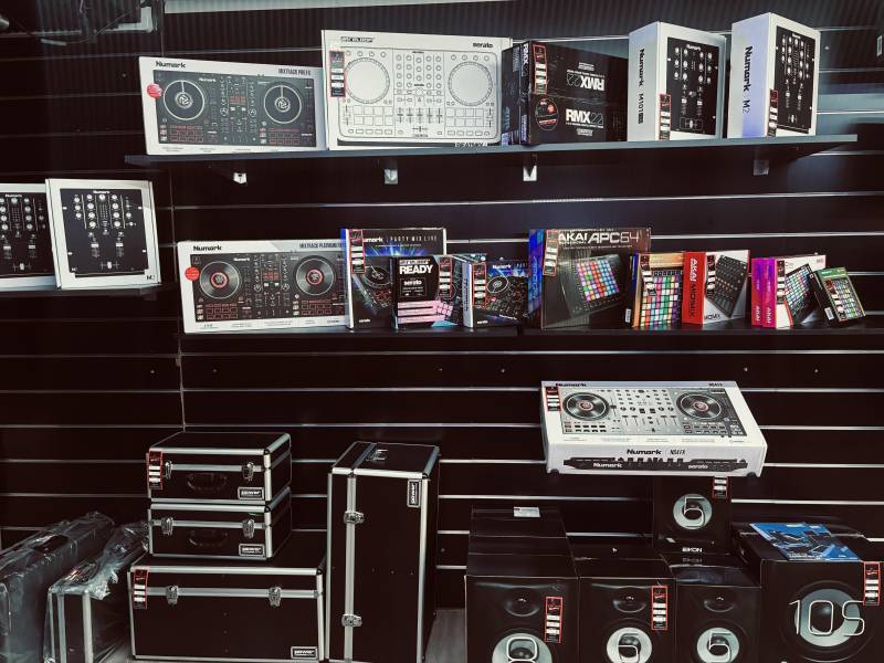 Venez découvrir notre rayon MAO (Musique Assistée par Ordinateur).